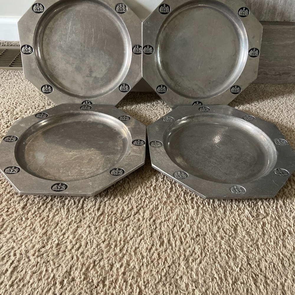 RWP Wilton Set Of 4 Pewter  Dinner Plates Octagonal With Crest -as Is
